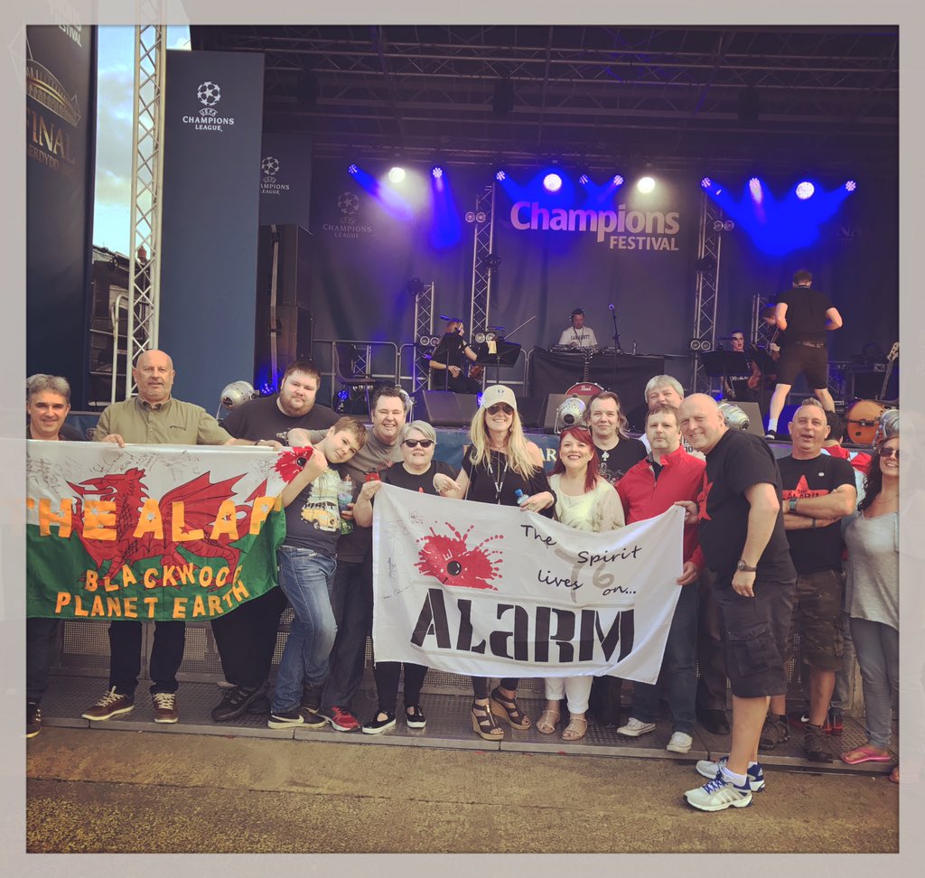 julespeters's tweet photo. Love ❤️ is...
@thealarm #mikeandjules #whileyoustillhavetime @BBCCymruWales @LHSF @dailypostwales https://t.co/SarH5F6ndO