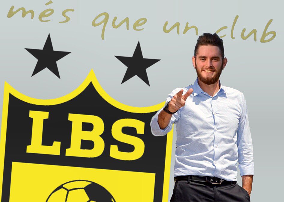 LBSFC_ok's tweet photo. @andresricom El nuevo DT del equipo! @andresricom . Firmó a cambio de 7 provoletas bien grasosas de El Boliche de Dario. 👏🏻👏🏻 https://t.co/lU8zNfxD17