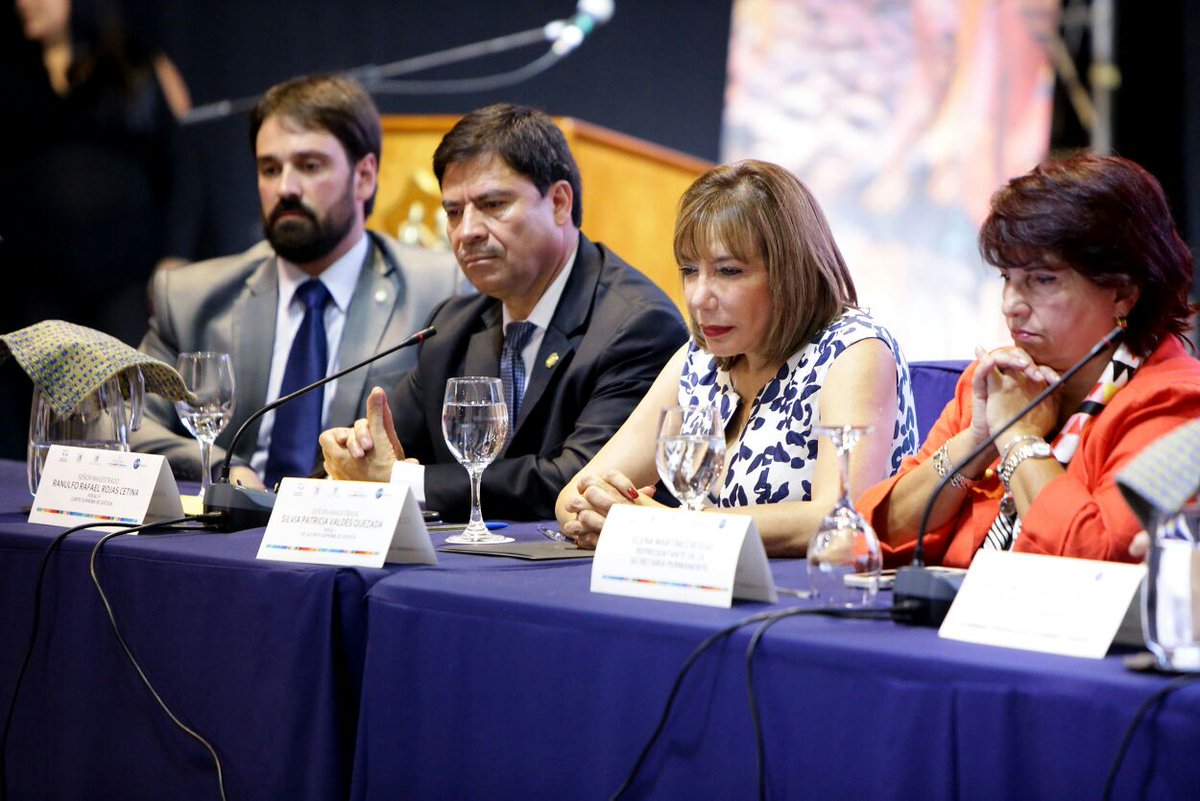 Magistradas Silvia Valdés, María Eugenia Morales y Magistrados Sergio Pineda y Rafael Rojas durante sesión plenaria.