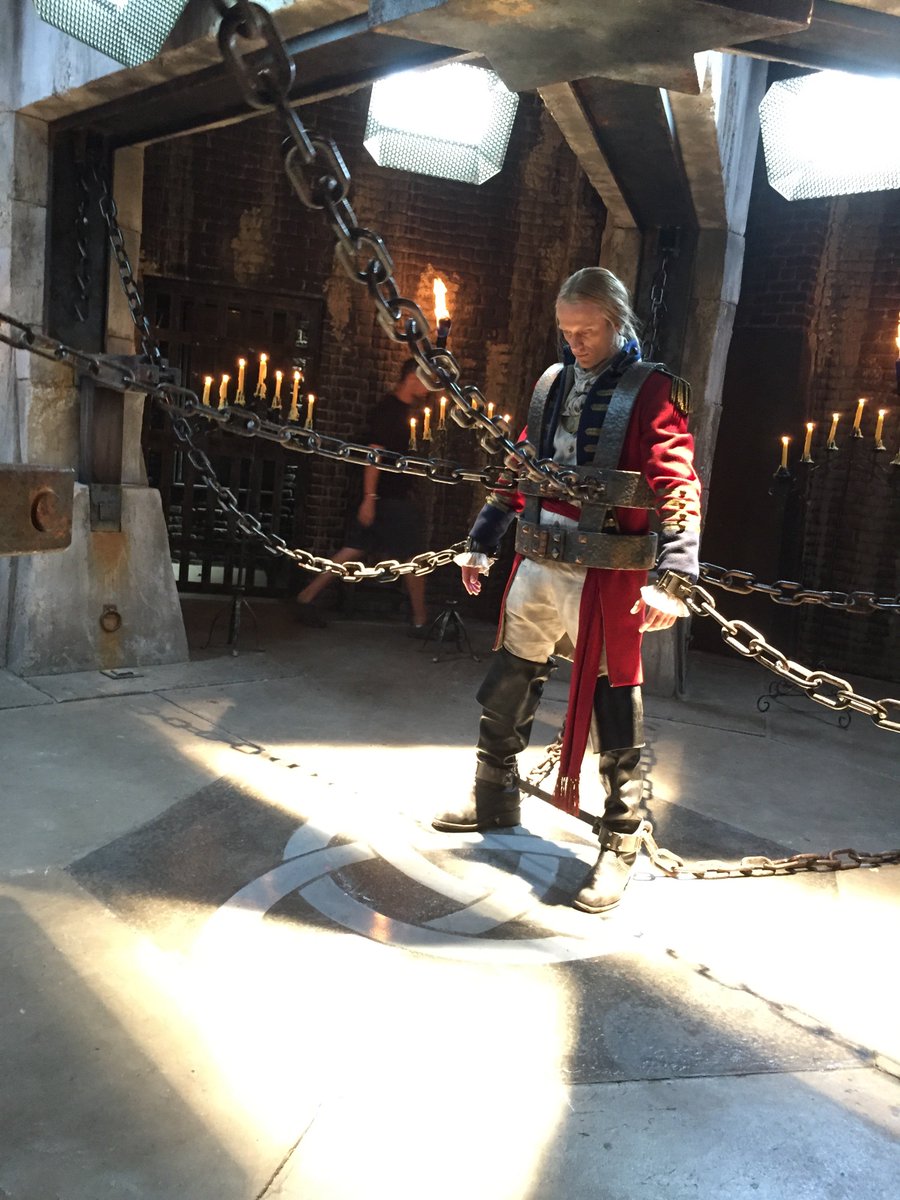 MRavenMetzner's tweet image. There was even a time on @SleepyHollowFOX when Headless had a head! #SleepyHollow @TheNeilJackson :-)))))))