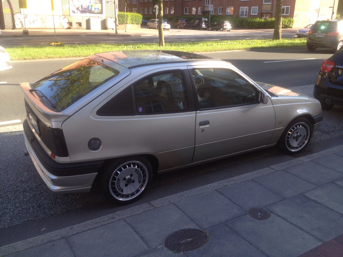 GeorgAlbrecht1's tweet photo. ein Traum von restauriertem #Opel #KadettE! Wagen eines Freundes.
#Kadett #Astra #Lexmaul #Irmscher #Ronal #GSI https://t.co/xWpHWjnaJK