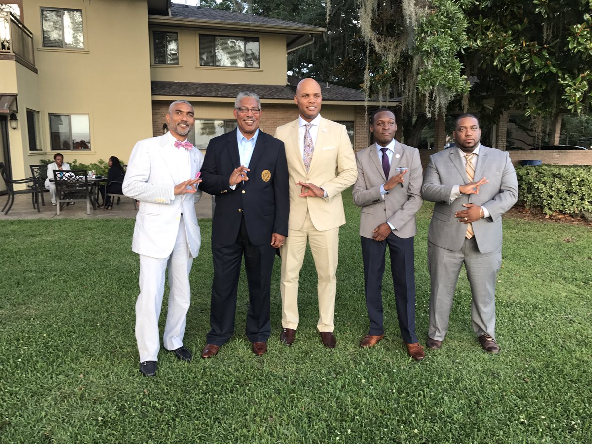 LetiziaGBoone's tweet photo. Enjoying my new colleagues in the Epsilon cohort of Higher Education Leadership Foundation's Leadership Institute! https://t.co/InotXM7L1q