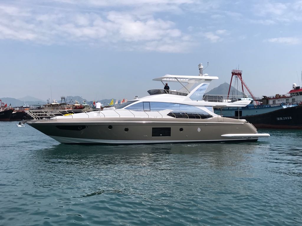 AzimutYachtsHK's tweet photo. Again ...... Another gorgeous #Azimut66 unloaded in #HongKong. 
#Asia #AsianWater #luxurylifestyle https://t.co/AJwT3DwfvV