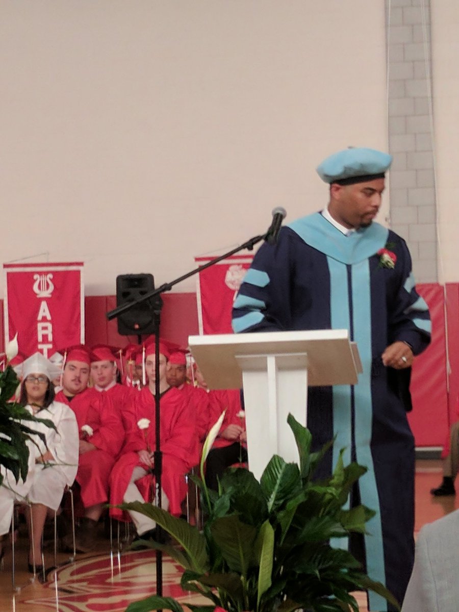 Hatchematics's tweet photo. @draetown telling the @Southbridge2017 today's​ commencement marks the beginning of big things!! https://t.co/gdYQIwlHyw