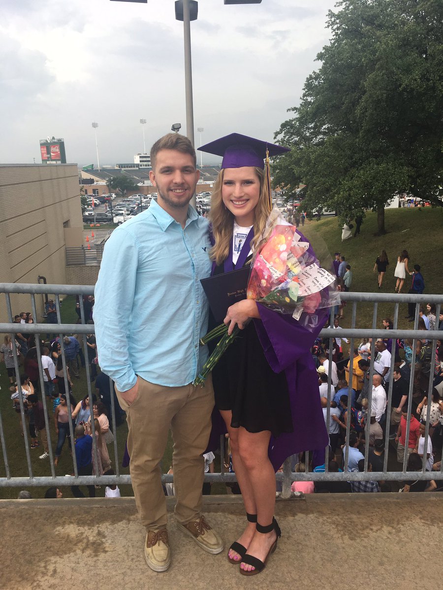 WesKohler's tweet photo. My lil graduate 😉❤️ https://t.co/brzTjLyUx5