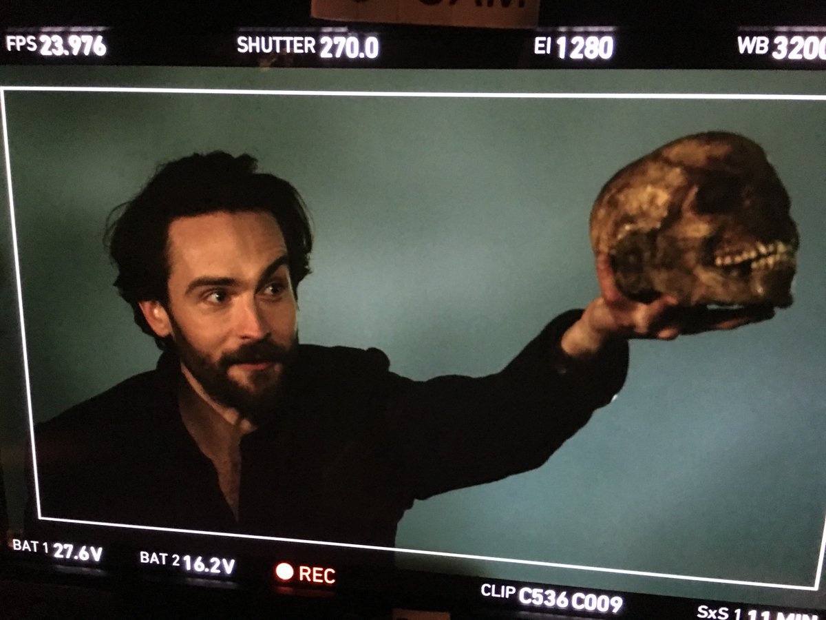 MRavenMetzner's tweet image. You need a RSC trained actor to pull of a Yorick moment like this one!  @SleepyHollowFOX @sleepywriters #SleepyHollow