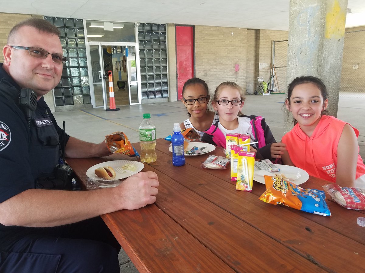 marion_police's tweet photo. We had a great time today handing out freeze pops at the Boys & Girls Club summer kickoff! #MarionProuD #PositiveMPACT #MarionMade https://t.co/BWVar7HA9h