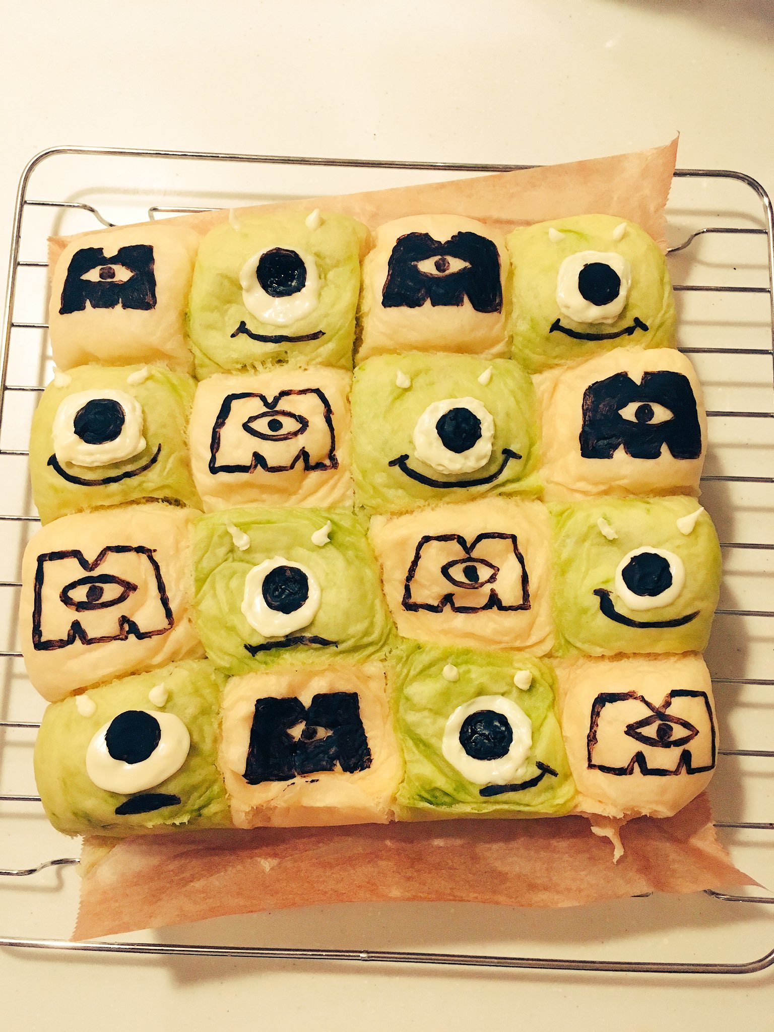 マイ 失敗パーン 生地が美味しくない ネッチョリしてる 何故 パン作りは難しい マイクの中はチョコ 白はウインナー 照りたまサンド 失敗パン ちぎりパン モンスターズインク マイクワゾースキー T Co 8drz7k8odi Twitter
