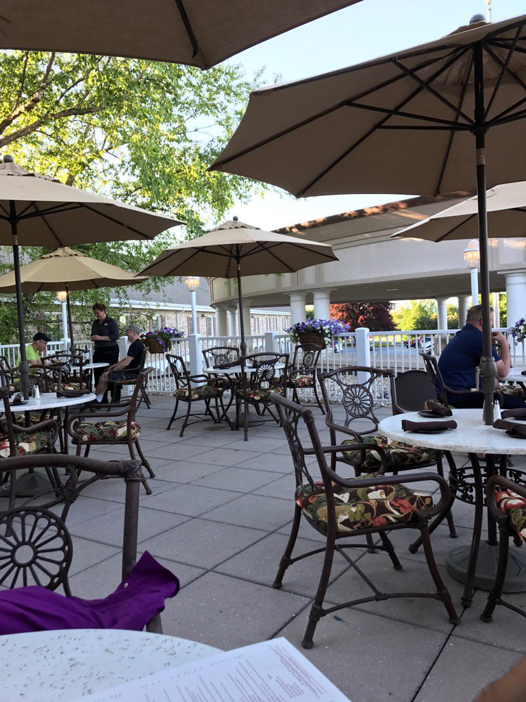 AnneCarnathan's tweet photo. It's officially summer! #Forebay #HersheyLodge Best meal EVER! https://t.co/u32B6fJRXa