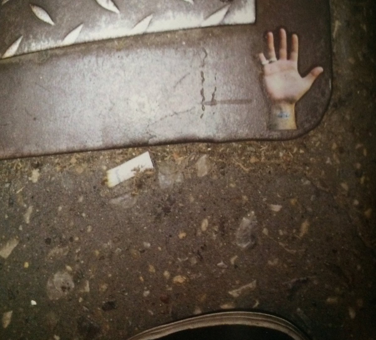 AngelsofPhoenix's tweet photo. #FBF Hand on the ground pic taken - 5/9/11
#NotesFromTheOuternet2011 #JaredLeto #MIAHand #30STM #Echelon #MarsArmy
https://t.co/pfbsO9oTNH https://t.co/NzQnVz3e0B
