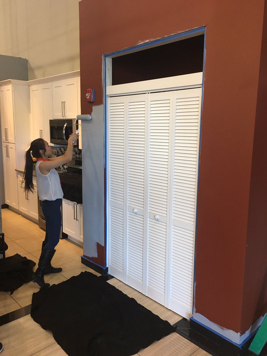 C_G_Direct's tweet photo. Happy Friday! 😊 Working as a team to get our beautiful showroom painted! #tgif #paintingwalls #teamworkmakesthedreamwork #kitchenbathdesign https://t.co/L6rCeM8tVS