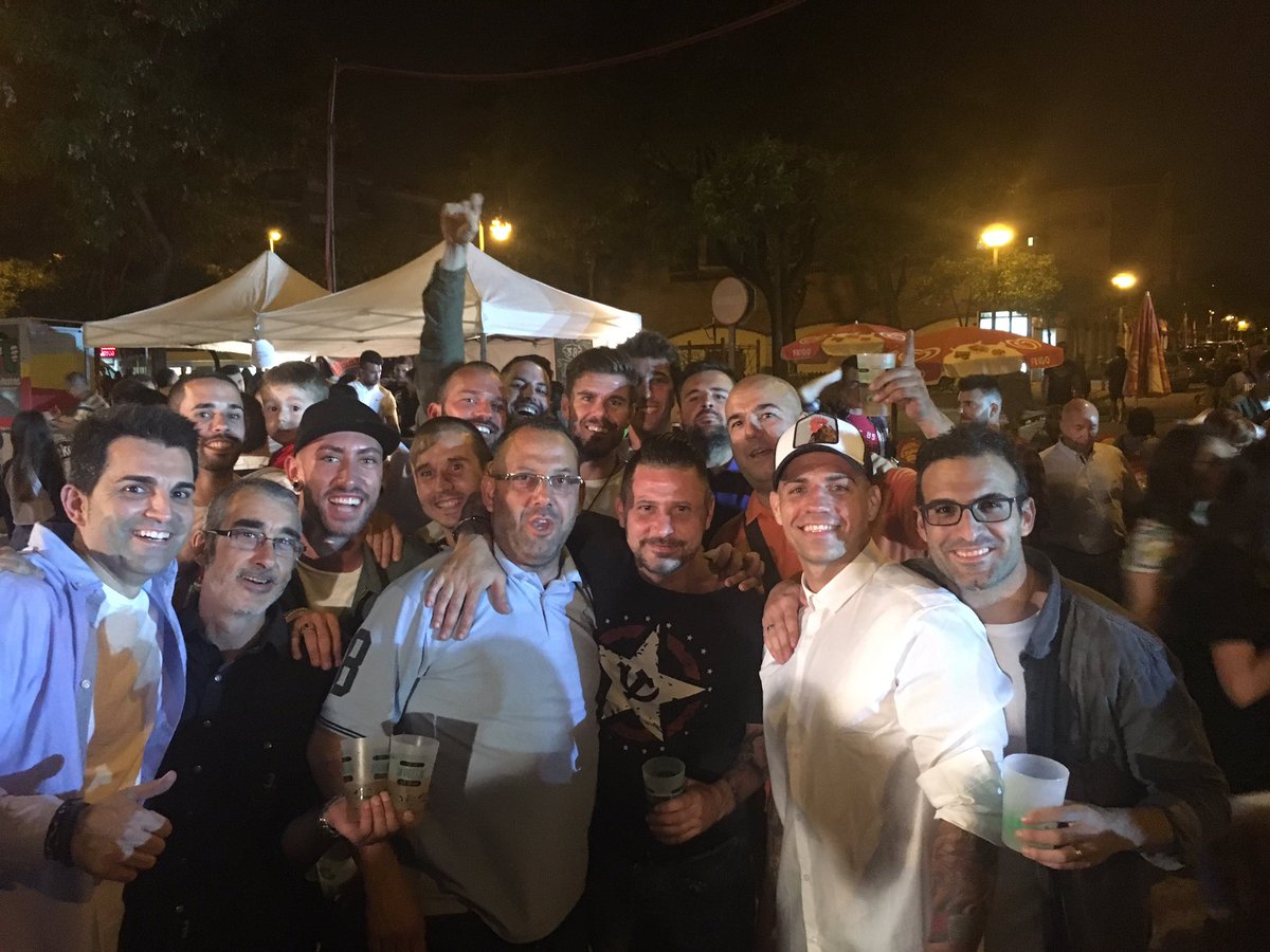 jose_pinti's tweet photo. Aquí estamos en las barracas ...
Vosotros nunca falláis sois los mejores...
Un abrazo a todos ❤️❤️❤️ https://t.co/fqu2Jl2sSi