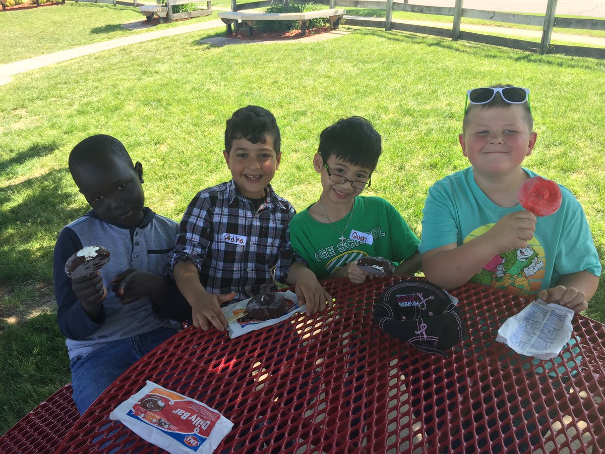 riedemanngrade1's tweet photo. Such a perfect day to go on a walk and get a treat from DQ! https://t.co/lWTN77zbNk
