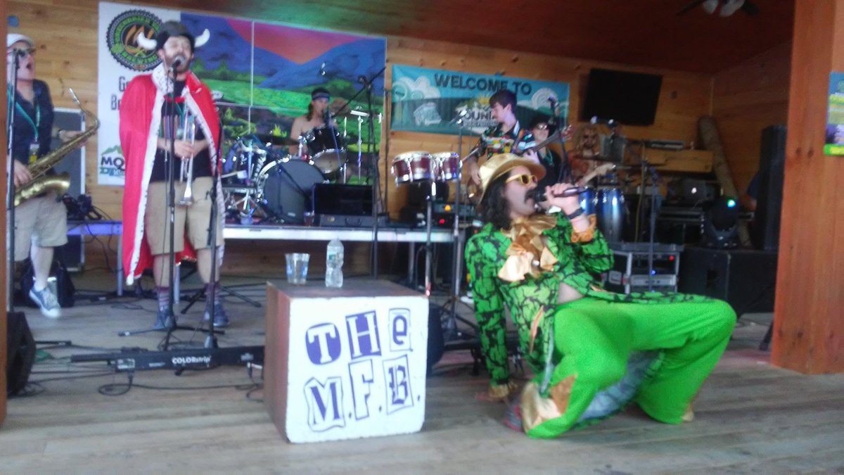 GroovinWV's tweet photo. Groovin with The M.F.B. at Mountain Music Festival!!
#GroovinWV #TheMFB #FUNK #westvirginia ##wv #Gotowv #HailWV
@The_MFB_funk https://t.co/JaxEK8tyPe