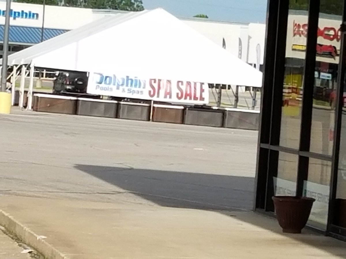 oktweeterp8ed's tweet photo. They do not nack up their word or products!!  #dolphinpools #boycott https://t.co/dr7R7U1iRH