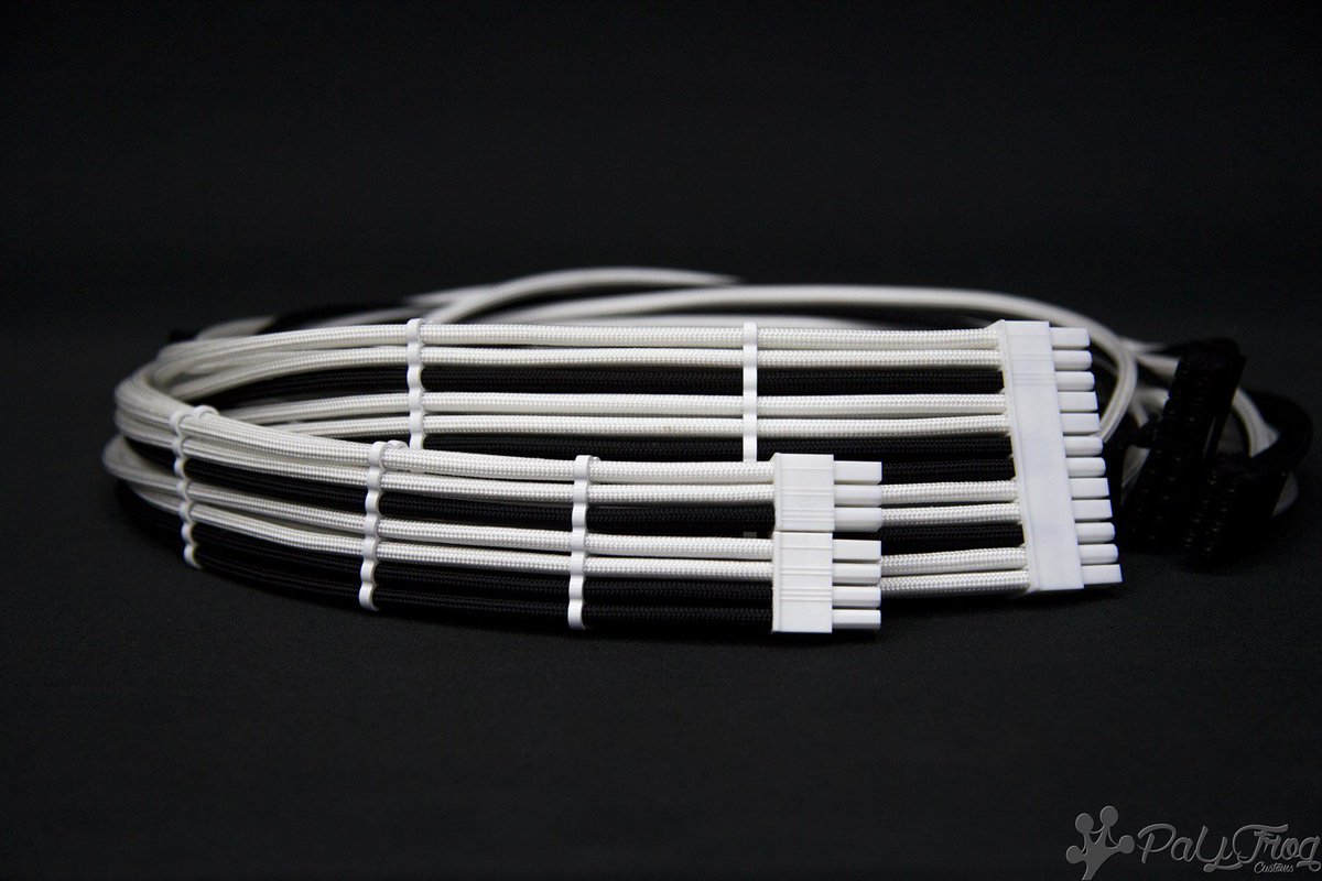 PaYFrogCustoms's tweet photo. Made some Customcables. This set is for the @TEAMEVGA SuperNova 1000 P2. Directly from the PSU to the hardware. https://t.co/Q9Sxyv8lXl