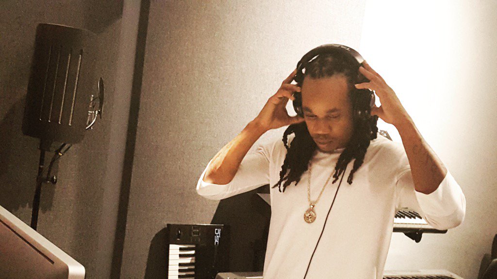 20Millz's tweet photo. In da lab going crazy 😜🔥🔥😜 #pressplay July 5th... Bout Time Ep release #greenbread https://t.co/tdK4jN5f66