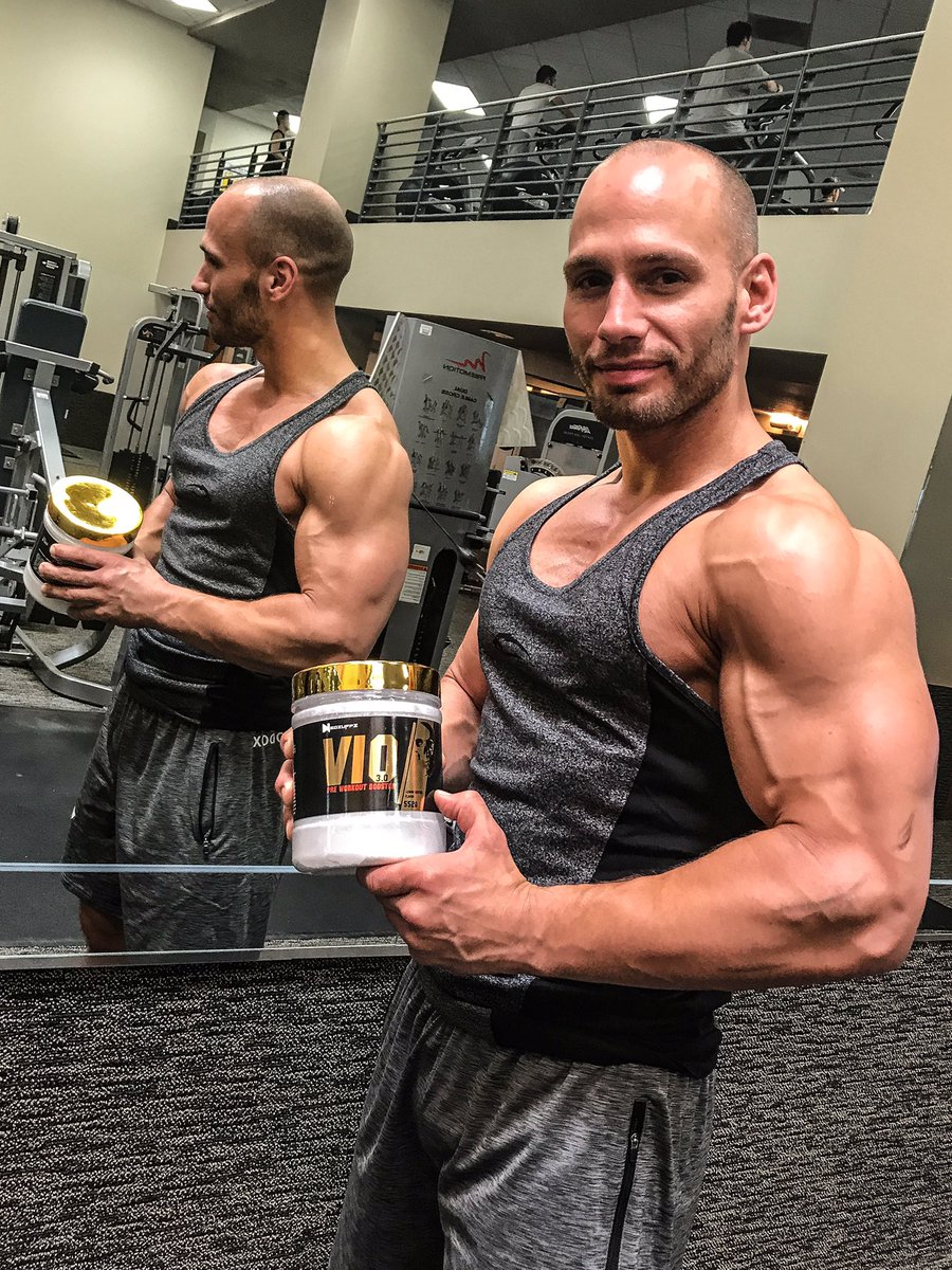 flyinguwe's tweet photo. @TheRock Thanks for your Motivation. I'm in Hollywood right now. Until June 16th. Let me know if you need a Workout Partner 💪🏼 https://t.co/tH0IjUoCMY