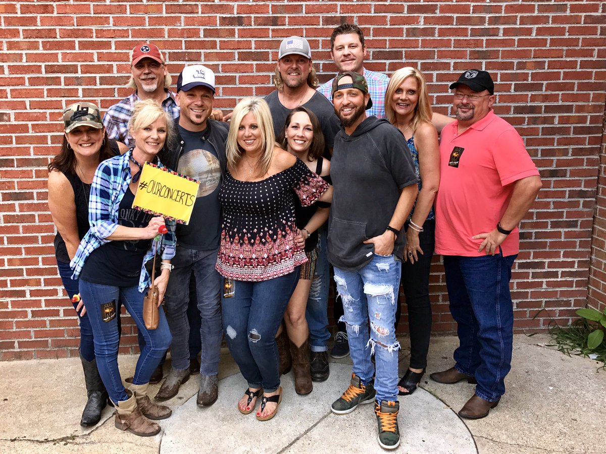 KristieAMorris's tweet photo. #OurConcerts #LoCash #TinRoofMemphis https://t.co/eSX97f4Vvo