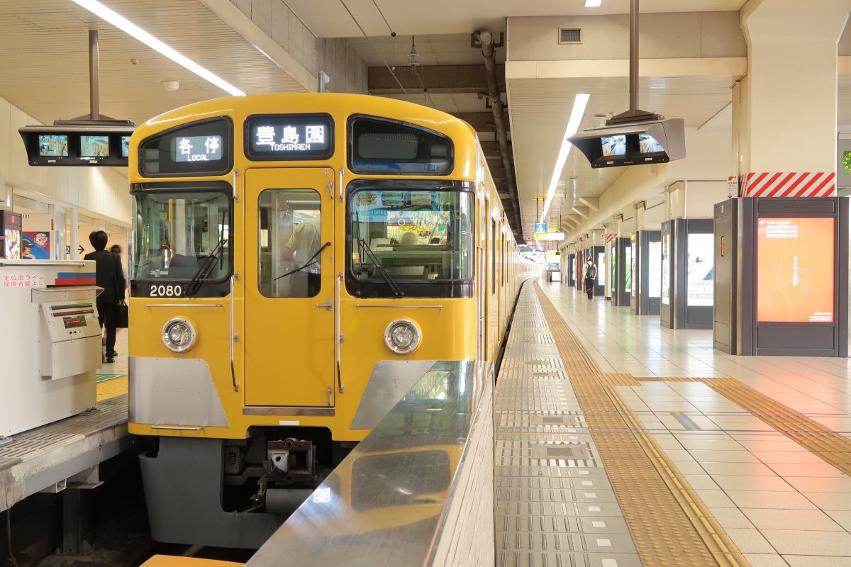 阪急電鉄 公式 No Twitter 本日は 西武鉄道さんの工場公開イベントにグッズ販売でお邪魔します 西武さんの電車というと やっぱりこの黄色のイメージがありますね