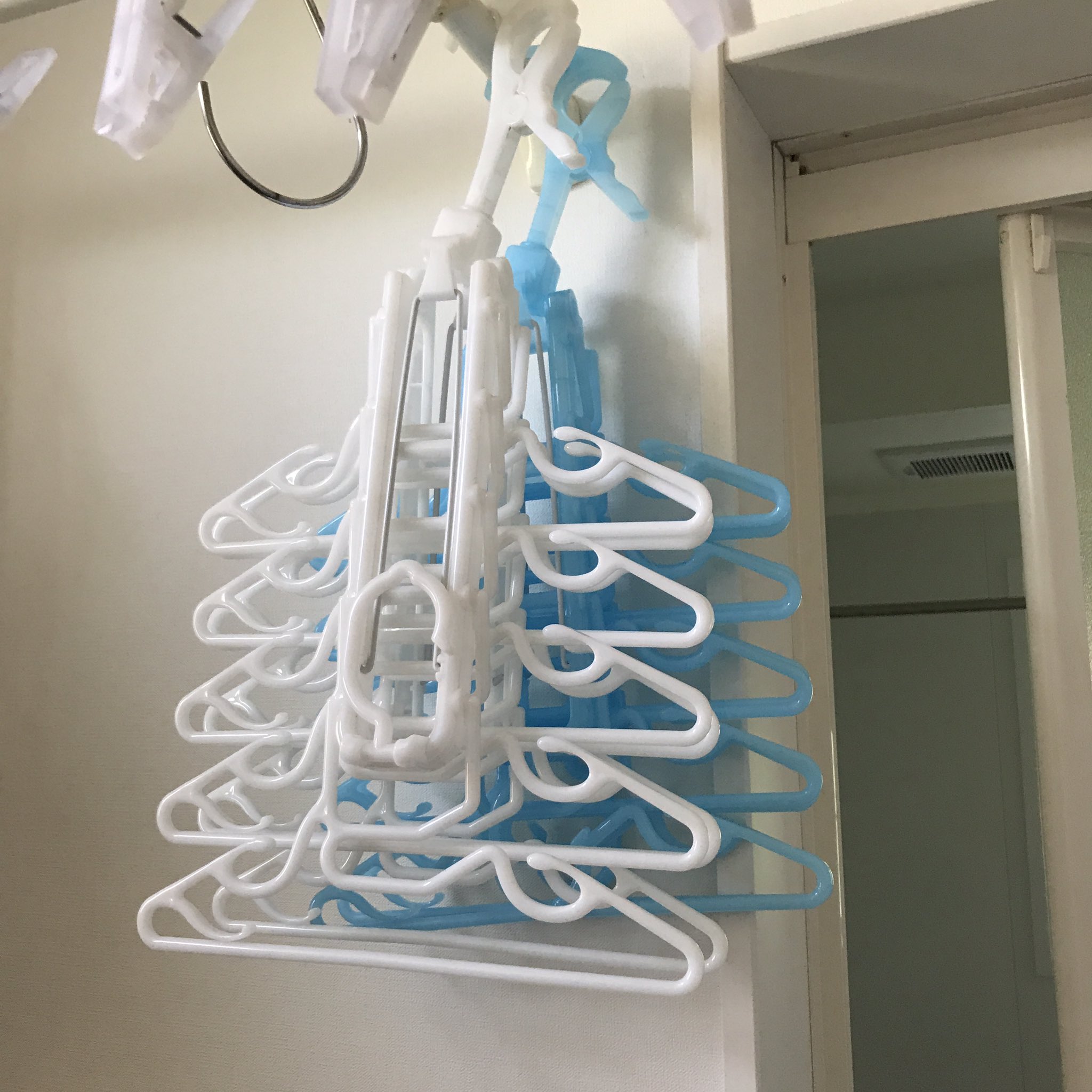 咲良 5月にドームでglayちゃん 毎日お洗濯を頑張るお母さん これからなる方も含む にお伝えしたい 子供用ハンガーは 赤ちゃん本舗の折り畳み10連ハンガーが1番使いやすくて長持ちです 10とちょっと高級ですが耐久力が違う