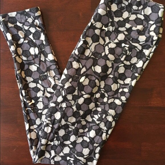 captainashkirk's tweet photo. #iso #soccerleggings from #LuLaRoe #lularoeleggings #lularoetc #soccer #tclularoe #lularoeconsultant https://t.co/KjWVczwqrJ