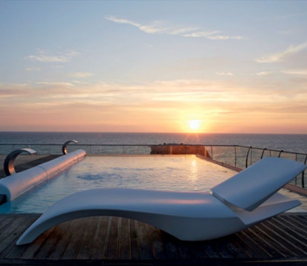 Famozo_nl's tweet photo. Enjoy the Weekend!
Sunbed of the beautiful design brand MyYour
#sunbed #design #ligbed #lounge #beach #outdoor #poolside #weekend #myyour https://t.co/cFCwj5WTyu
