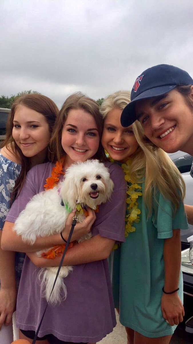 KelseyKocher1's tweet photo. we outtie https://t.co/PWDyRKwuYZ