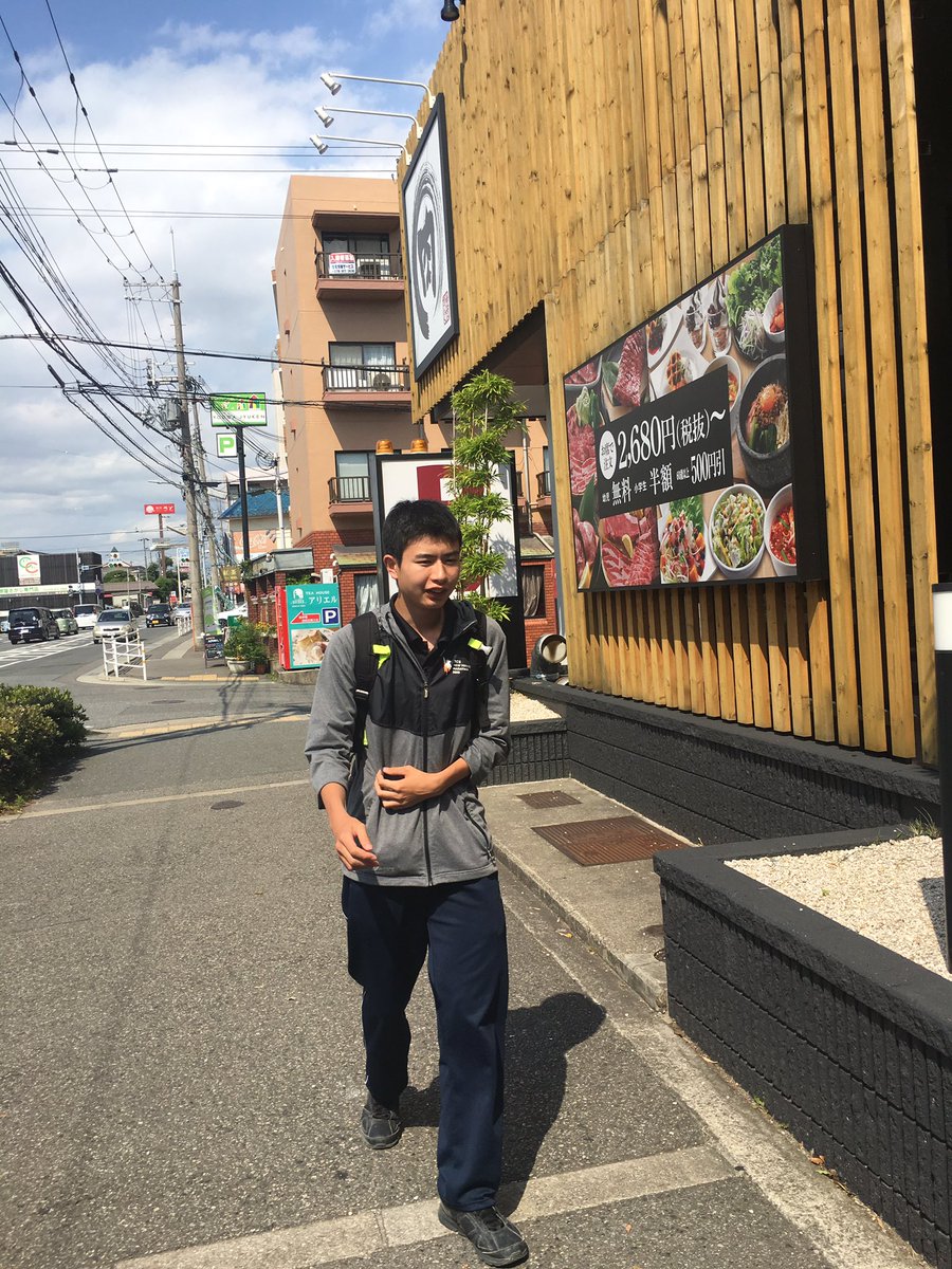 tangentbot's tweet photo. 焼肉のバイキングでごはん4杯くったらはきそうや。 https://t.co/onIM5mc2lM
