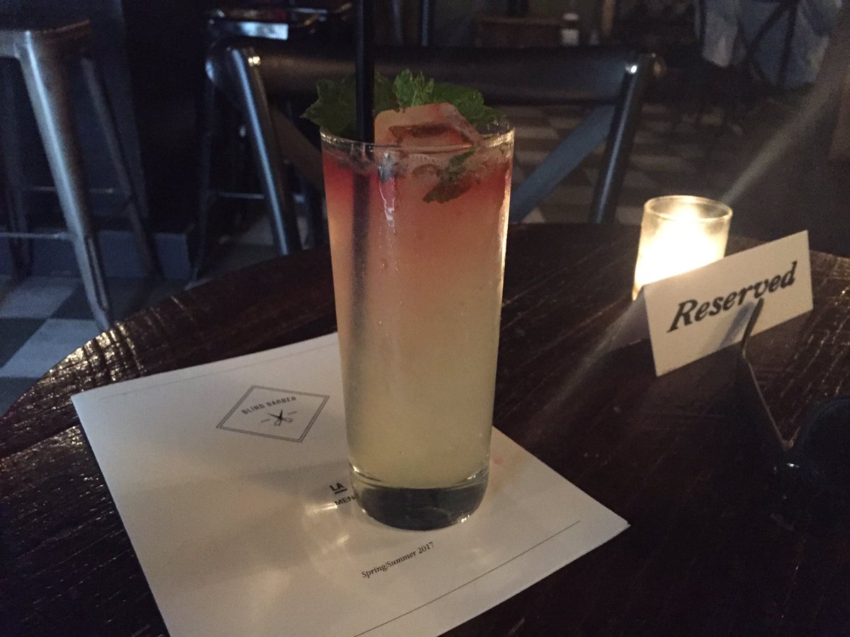 barstooltender's tweet photo. Second cocktail @BlindBarber 

🦇Batman 🦇

Ford's gin, Elderflower Liqueur, lemon, Peychauds bitters

@CocktailCrafty @MacCocktail https://t.co/87dMSoNM0Q