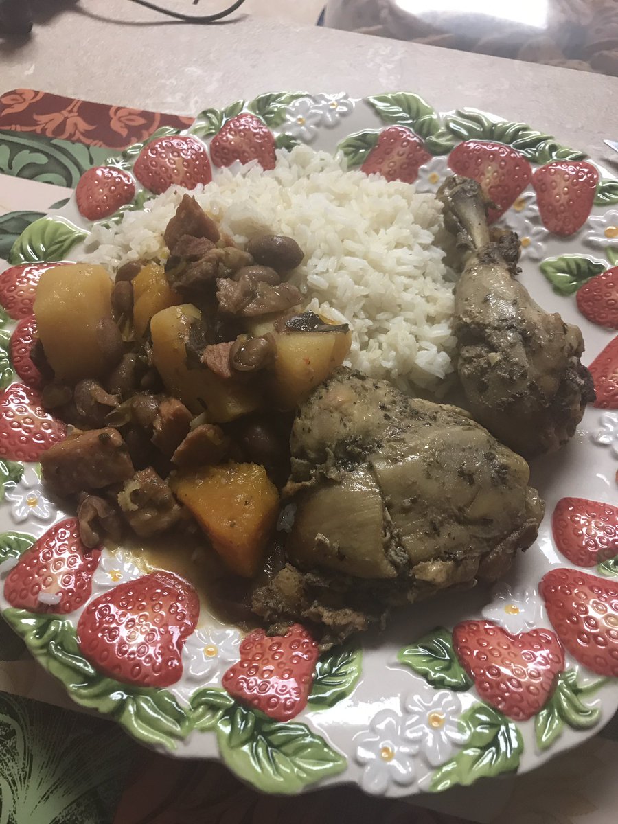 MorenoXPrieto's tweet photo. @GordonRamsay Check Out My Mothers Spanish Food😋🤗Delicious Right? https://t.co/810QgsmNsB