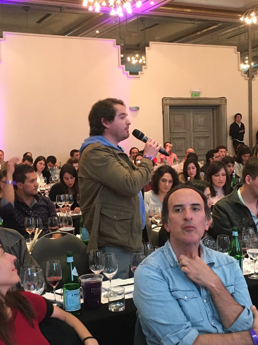 GabyMascolo's tweet photo. Este es un Mostro! @pablomorande presentando la Bombita Rosada de @BodegasRE #Pinotel Riquísimo! @PremiumTasting 🇨🇱 https://t.co/Aw8hkd03ch