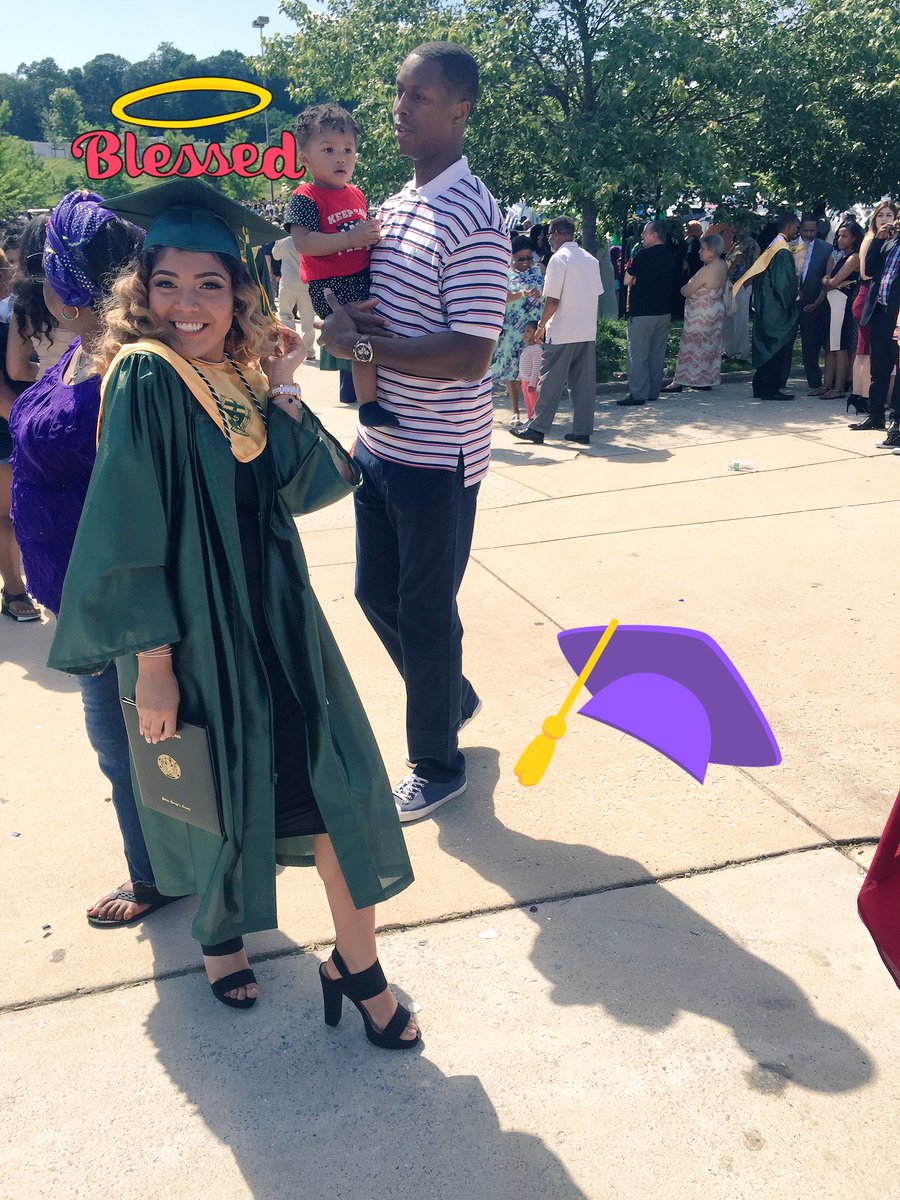 YAGIRLDEYSI's tweet photo. 2K17 🎓🎉 this is just the beginning 👩🏻‍🎓#PHSGRAD2K17 https://t.co/o8jzxjppJI