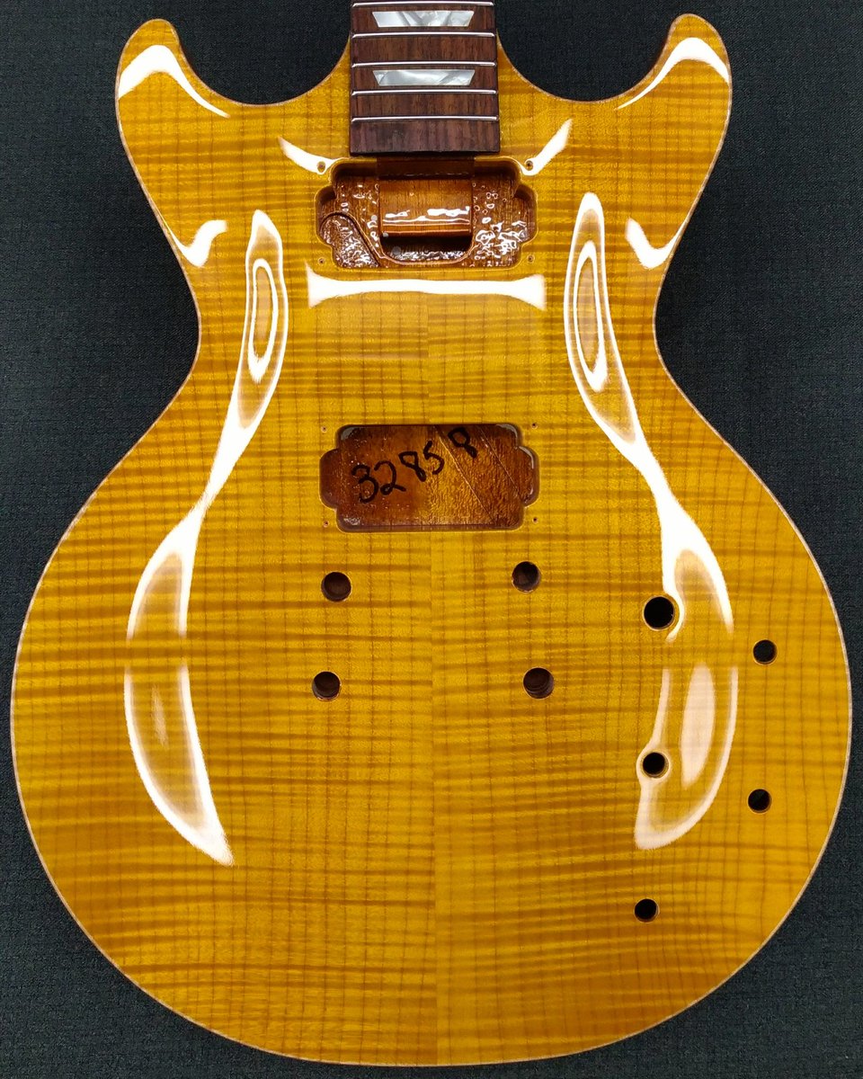 guitarfinishing's tweet photo. Yummy #lemondrop #Gibson #lespaul #doublecutaway #customguitar #UVPoly #guitarfinish #vancity #luthier #flamemaple #sunburst #guitarbuilder https://t.co/Jv9pAAbFU9