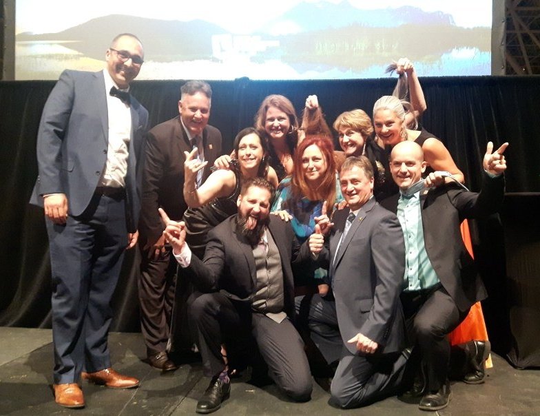 Papade5's tweet photo. Une belle soirée pour s'amuser avec mes collègues du CG @ecolecatholique . Célébration de reconnaissance et des retraités! #fete2017CECCE https://t.co/asYV5G5ag0