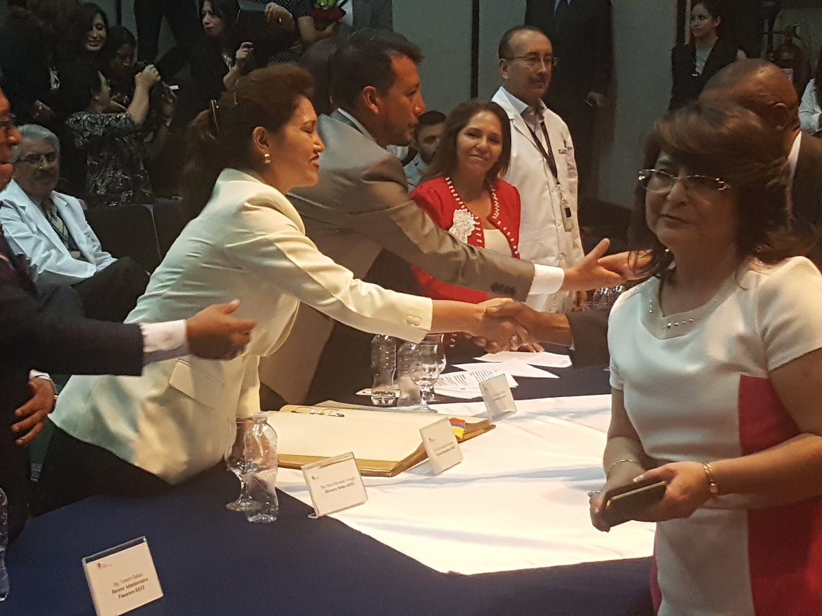 amapolanaranjo's tweet photo. Intenso y emotivo día trabajando en territorio con la niñez, visitamos el Hospital EEspejo en su aniversario 84 y atendimos a los mandantes. https://t.co/WyHsjJaWXU
