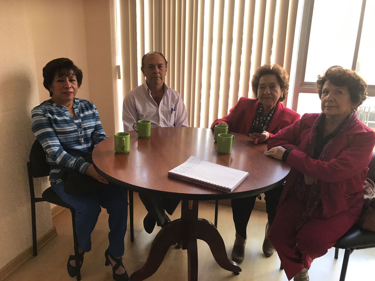 amapolanaranjo's tweet photo. Intenso y emotivo día trabajando en territorio con la niñez, visitamos el Hospital EEspejo en su aniversario 84 y atendimos a los mandantes. https://t.co/WyHsjJaWXU