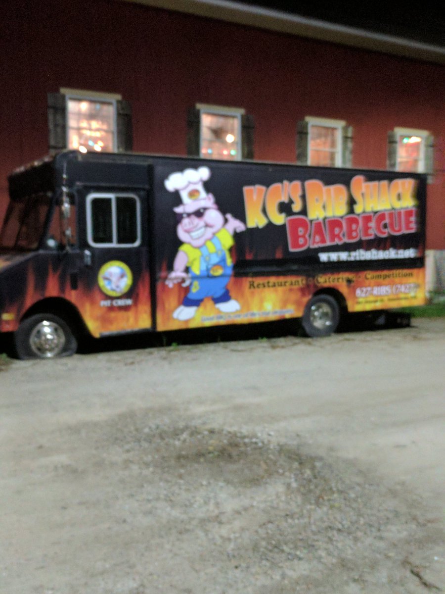 Fitz_pat300's tweet photo. Make sure your stomach empty.  #KC's Rib Shack Barbeque.  #New Hampshire. https://t.co/X9Ey09URLC