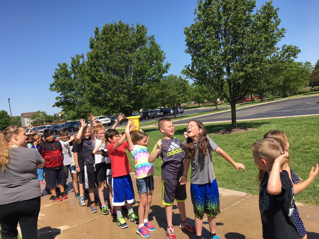 sterkel2ndgrade's tweet photo. Field day! #lastdayofschool #Kaneland302 #kanelandkst https://t.co/LzsYqTuSho