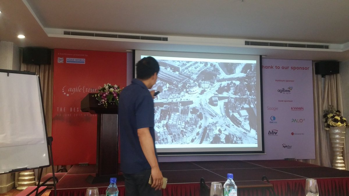 RudyBaer's tweet photo. Self-organizating team is a "by product" by philip wang at  #atwdanang https://t.co/vnxClXq9UJ