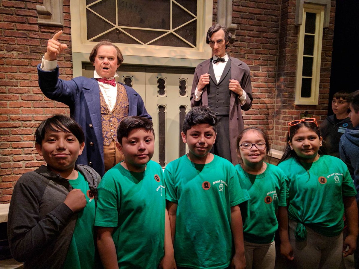 MitchellBobcats's tweet photo. Bobcats are bringing back good luck from Springfield after rubbing Lincoln's nose today. https://t.co/ezeSJtpwoN