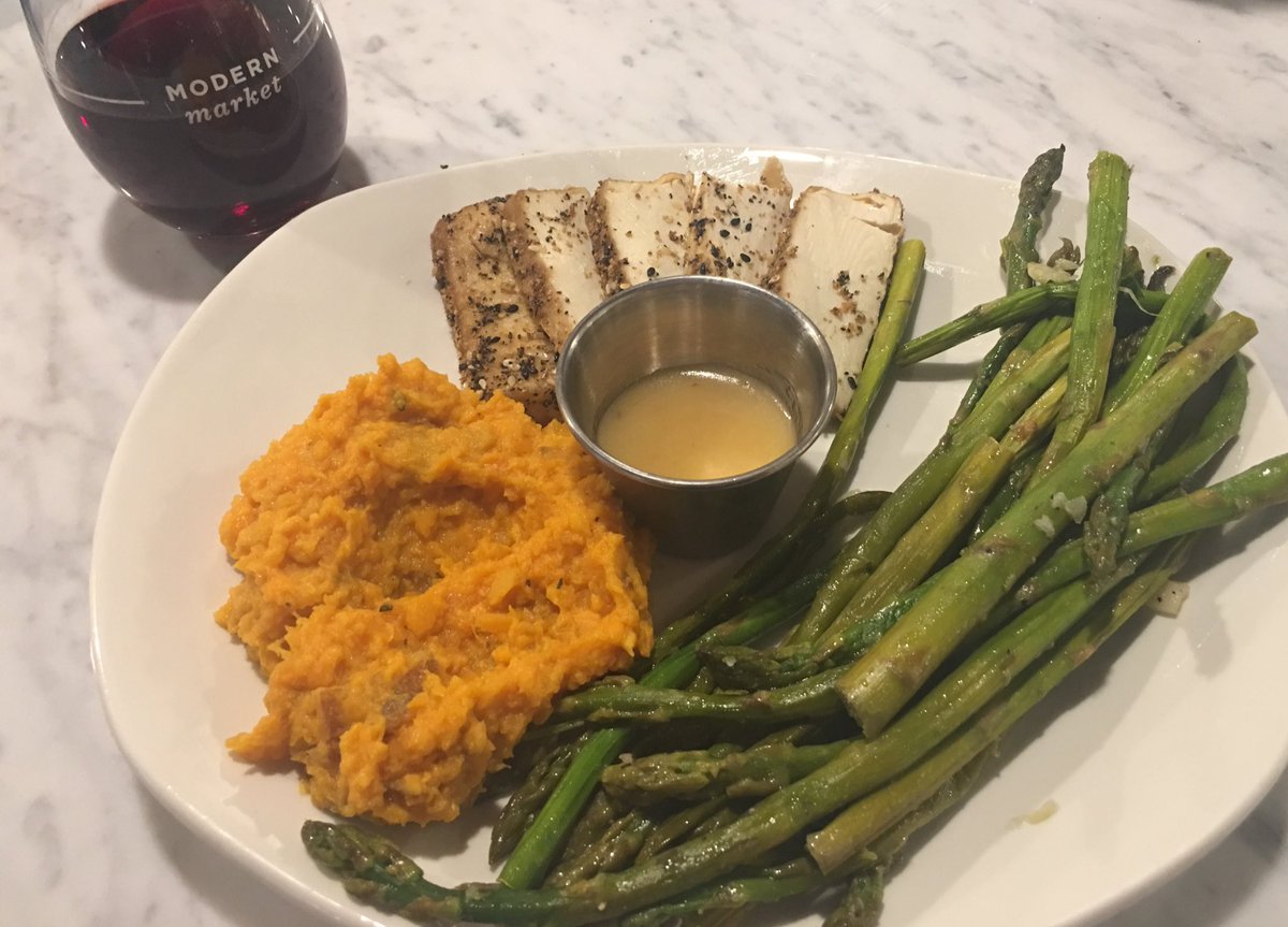 4ChionLifestyle's tweet photo. @modmarket soft opening. A treasure in #Ahwatukee. Fresh and vibrant meal. #FoodieFriday #foodie #4chionstyle #tofu #Modmarket https://t.co/51JE4LN53M