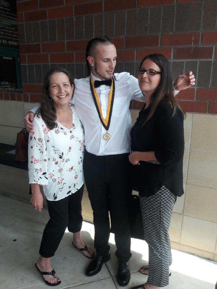 kylegrinsted85's tweet photo. Graduated, Now ready to get up the Methodist university and ball out #MU'21 #methodistfootball https://t.co/mXZiX54SsT