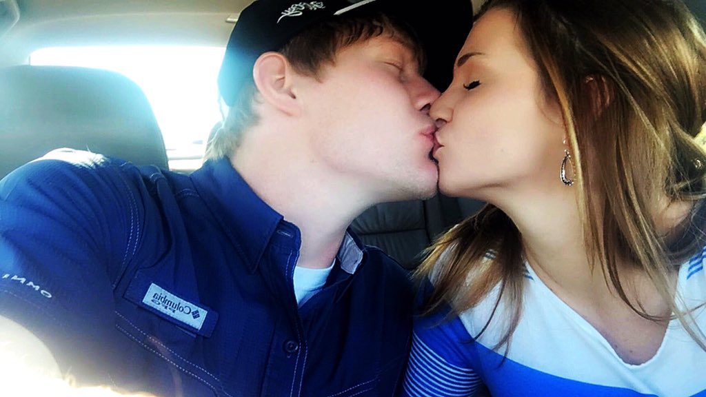 ClaireCurrie4's tweet photo. I can't wait to marry you 💍💕 #HappilyEverHorsley #372days https://t.co/h1efVpJUtK