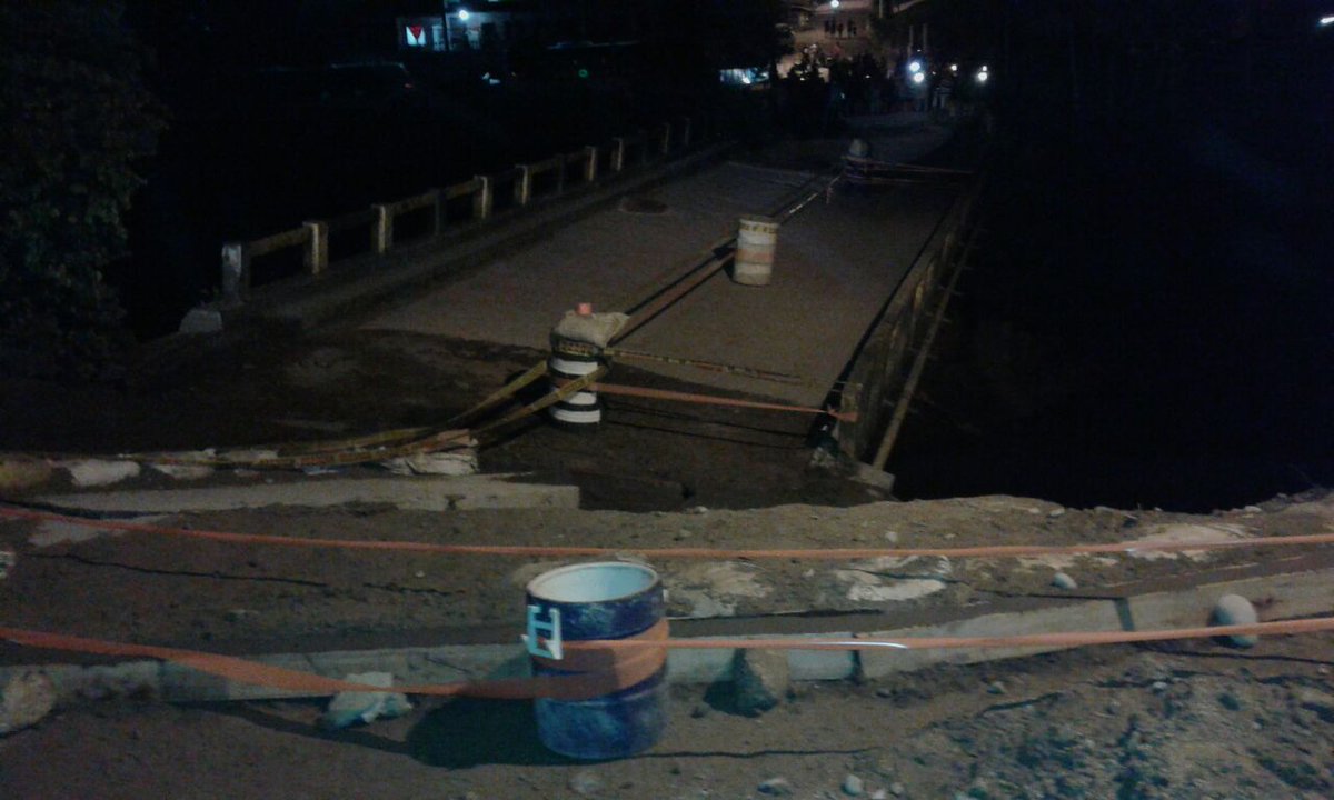 Actualidad_O's tweet photo. ¡Atención! Compleja situación de movilidad entre San Carlos y Granada. Puente del sector La Bomba se desplomó Investigan causas #Inforiente https://t.co/P8yiQit7yW