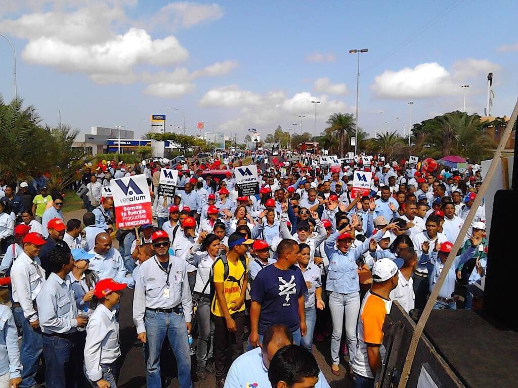 daya0111's tweet photo. Gran marcha de la Fuerza Laboral de Guayana. @NicolasMaduro
#ConstituyentePorLaPaz
#PostulateConstituyente
#LaConstitucionNosUne https://t.co/x5Z4eV2z8o