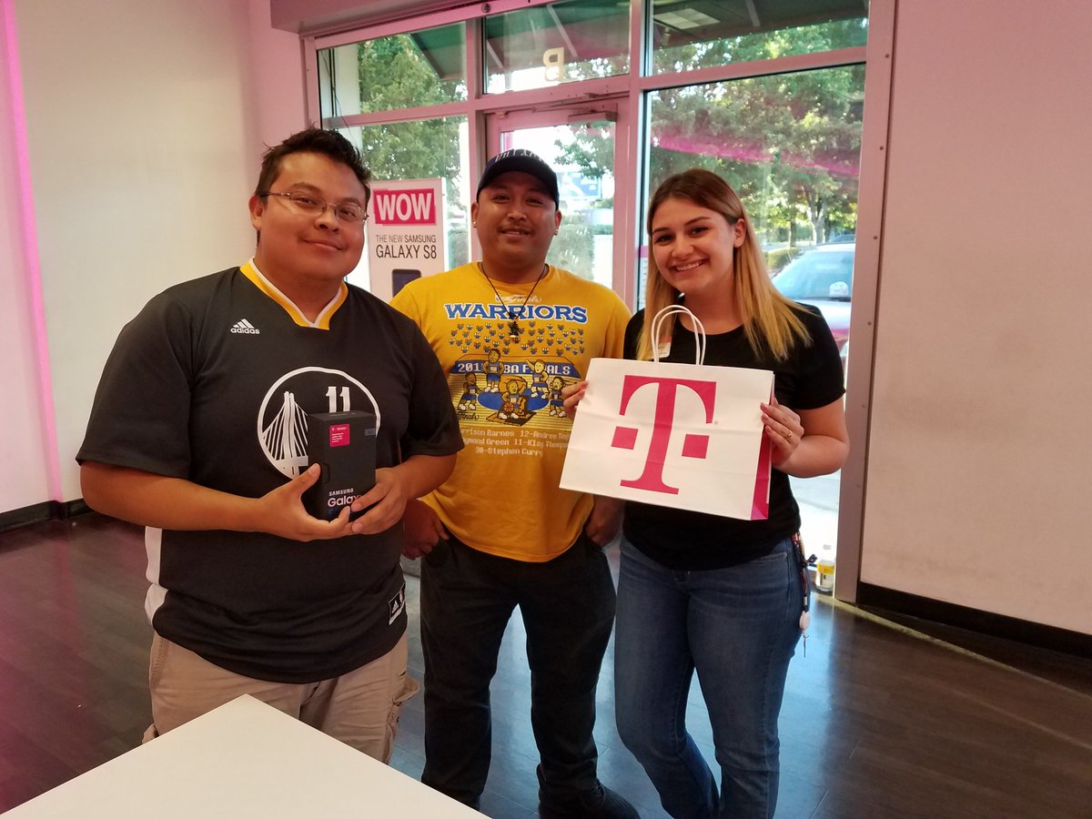 danielleTmobile's tweet photo. Upgrades all day, everyday! @tonyp1174 @dabidthegoliath @CMeach84 @tommyhheng @anthonyheng82 #HammerTime🔨 https://t.co/T8e43A4Ju4