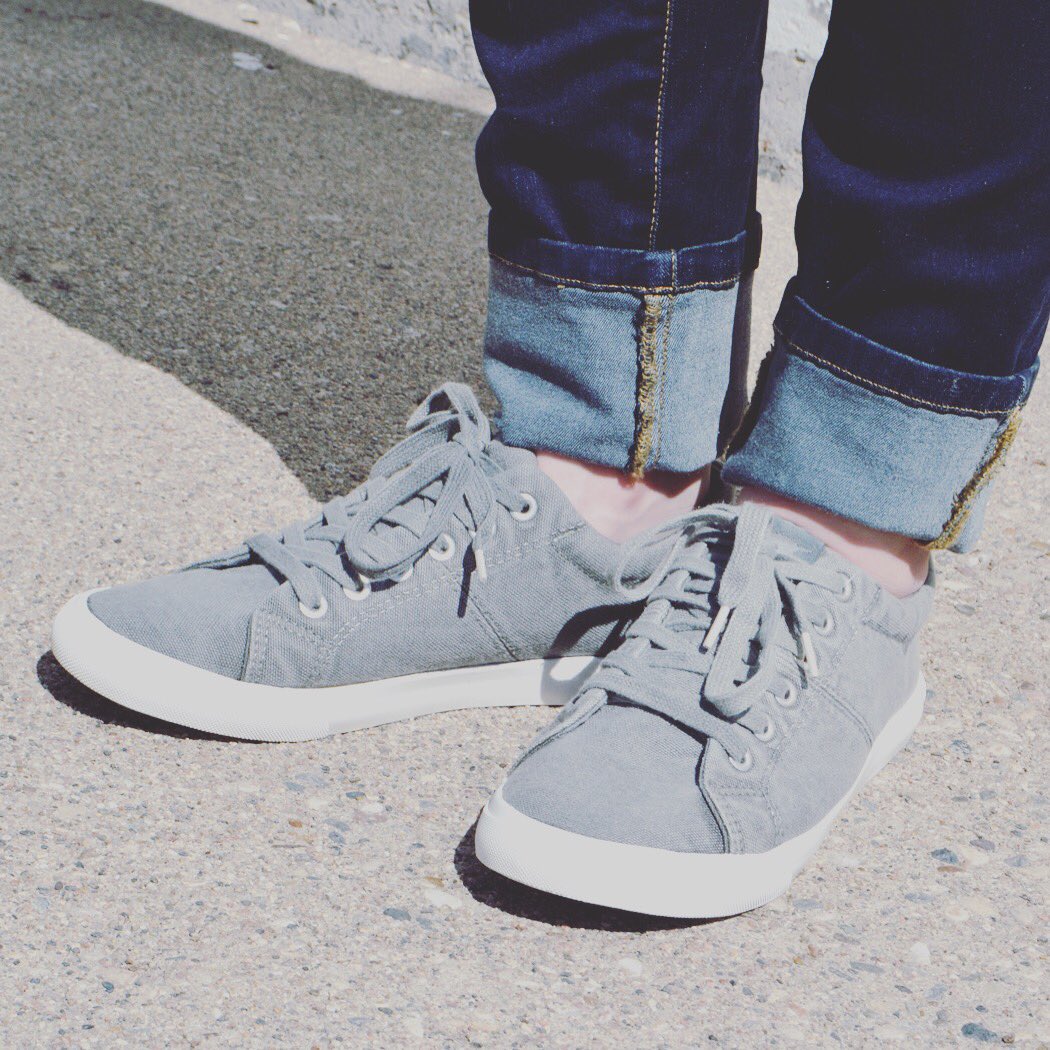 BootsHeelsshop's tweet photo. Wardrobe staple: a non athletic canvas sneaker. β€οΈ #love #wardrobebuilders #classic #devilslakend https://t.co/h84HFYzACI