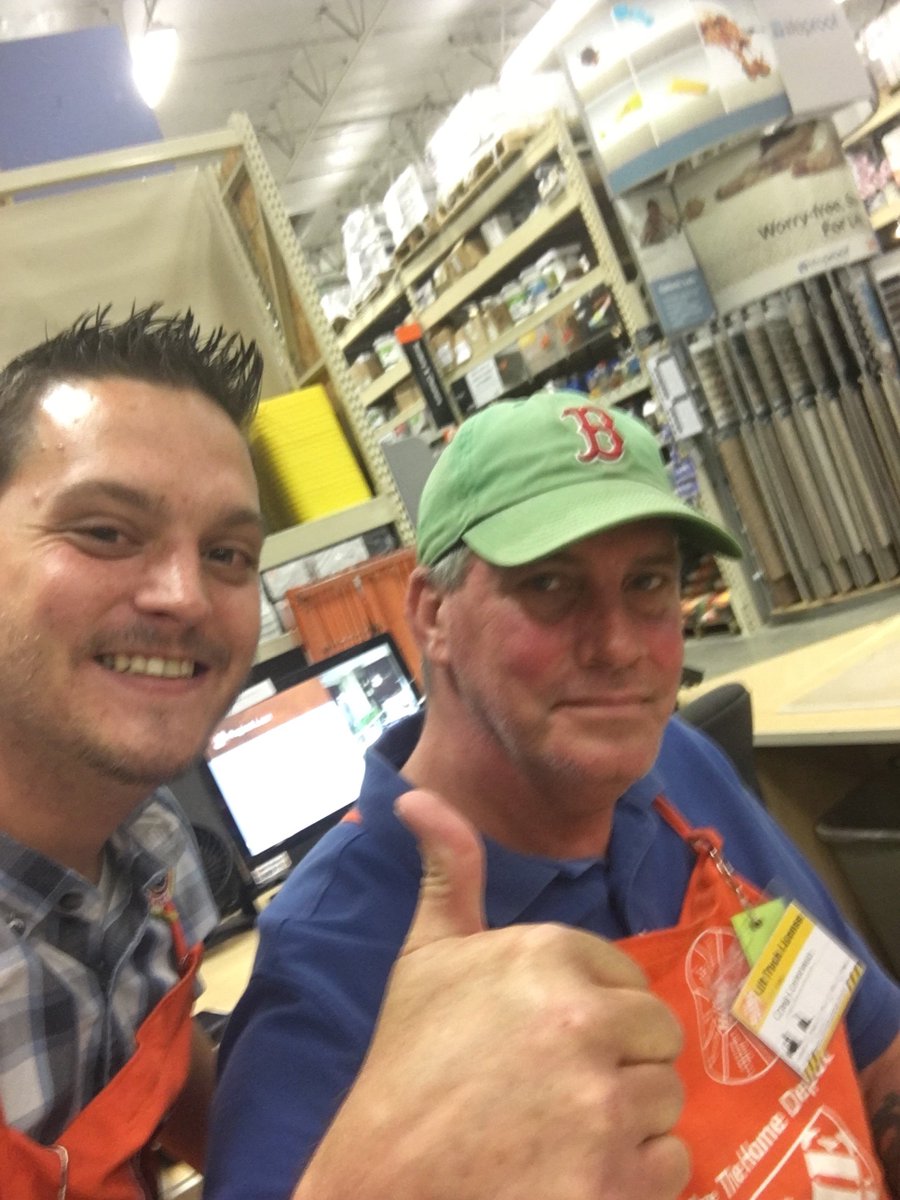 JRuhga's tweet photo. Flooring associate Craig selling his first measure!!! Great job keep it up! Thank you! @mdparrett @LKnappD327 #drivingmeasures https://t.co/PY1NVmbuSr