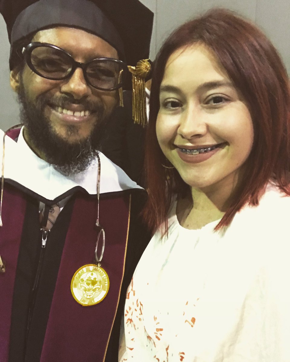 tinabeatriz92's tweet photo. Con Draco en la #gradusc17 💕🎓 https://t.co/PLWdA7h71c